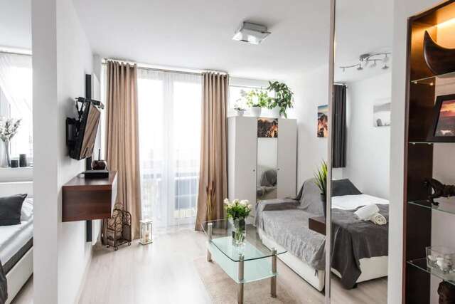 Апартаменты Alma Apartments Grzybowska Варшава-37